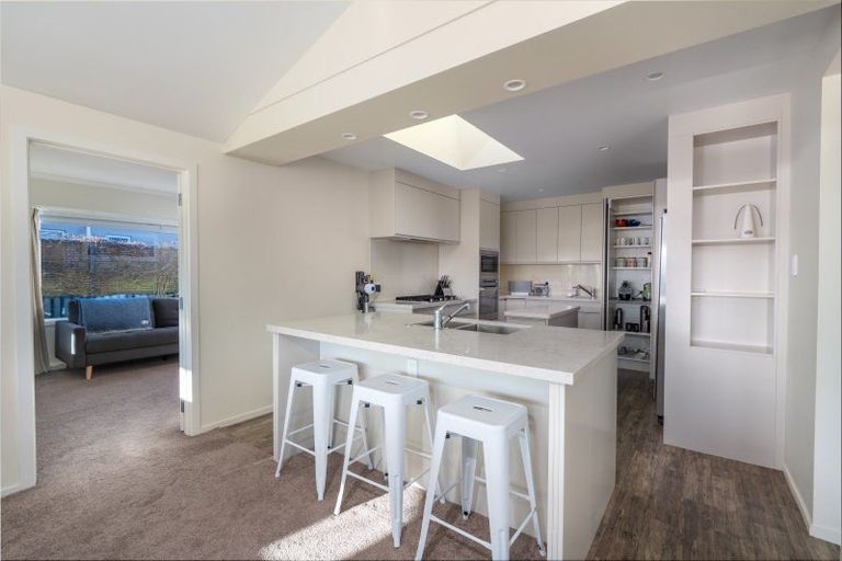 Photo of property in 5 Pukenamu Road, Rainbow Point, Taupo, 3330