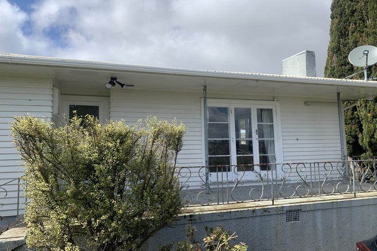 Photo of property in 143 Edmonton Road, Te Atatu South, Auckland, 0610