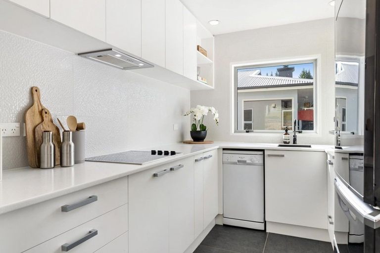 Photo of property in 4a Dart Place, Fernhill, Queenstown, 9300