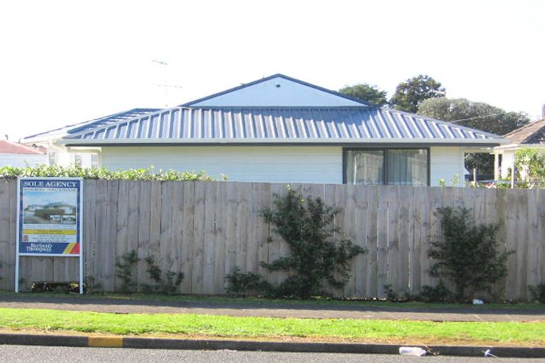 Photo of property in 5 Christmas Road, Manurewa, Auckland, 2102