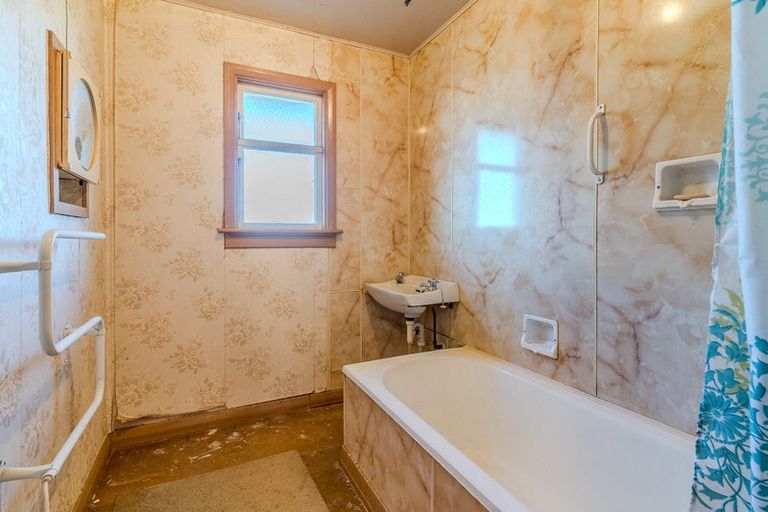 Photo of property in 21 Seaview Terrace, Kew, Dunedin, 9012