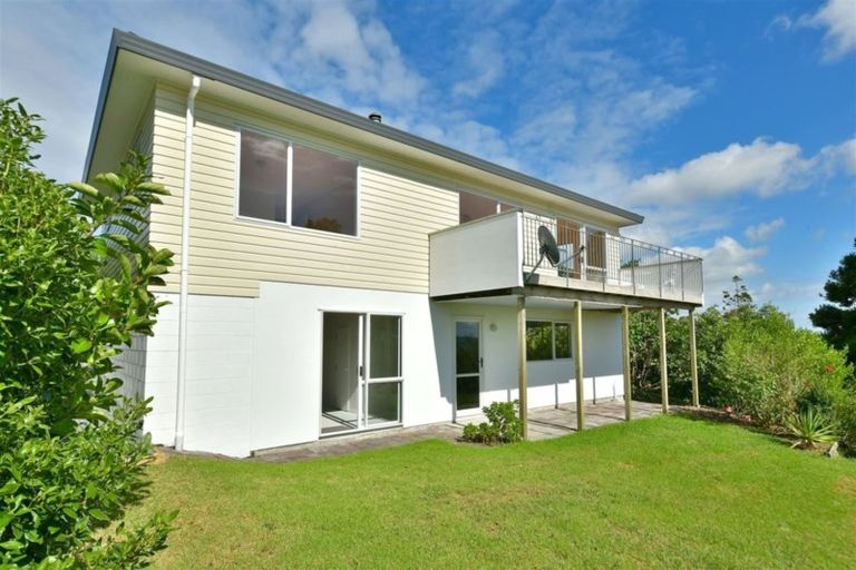 Photo of property in 8 Vipond Road, Stanmore Bay, Whangaparaoa, 0932