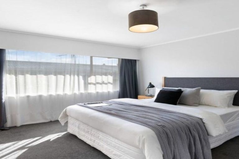 Photo of property in 2/15 Latham Avenue, Pakuranga, Auckland, 2010