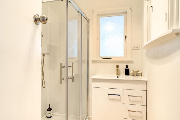 Photo of property in 36 Oxford Street, Fairfield, Hamilton, 3214