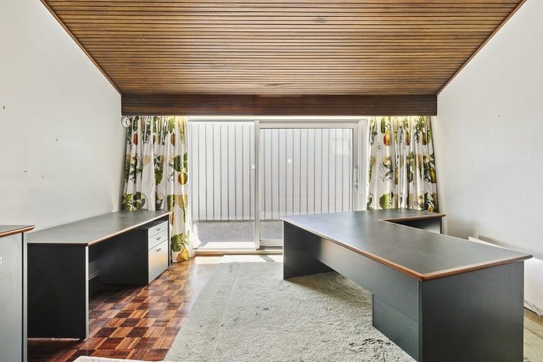 Photo of property in Beauport Apartments, 2/30 The Crescent, Roseneath, Wellington, 6011