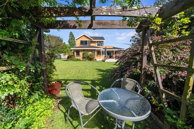 Photo of property in 17 Randell Place, Te Puke, 3119