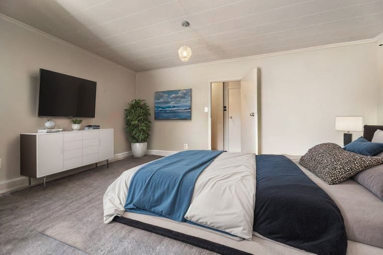 Photo of property in 14 Opou Road, Titirangi, Auckland, 0604