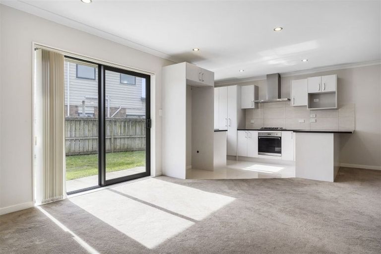 Photo of property in 6 Kirikiri Drive, Papakura, 2110