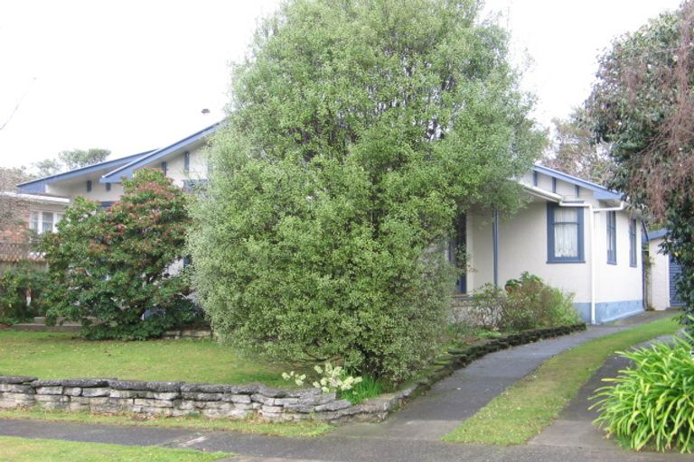 Photo of property in 8 Antrim Place, Hokowhitu, Palmerston North, 4410