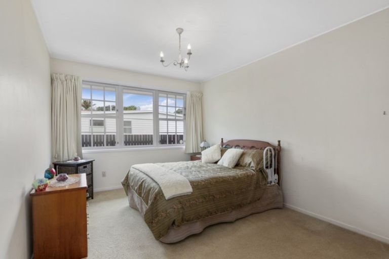 Photo of property in 2/53 Ludlam Crescent, Woburn, Lower Hutt, 5010