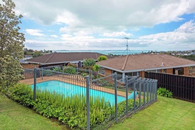 Photo of property in 36 Haseler Crescent, Howick, Auckland, 2014
