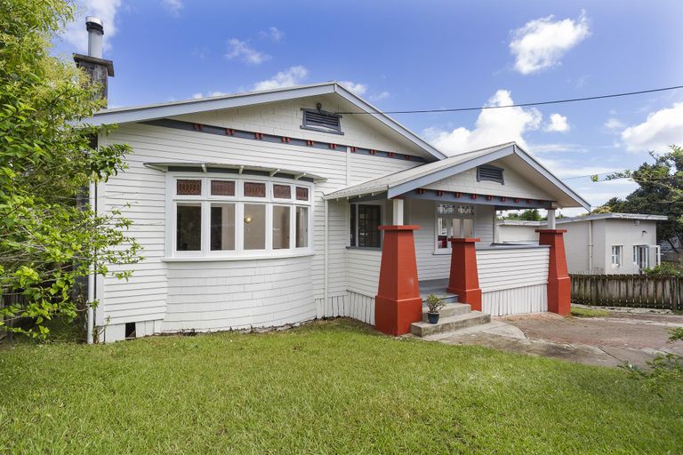 Photo of property in 9 Hutchinson Avenue, New Lynn, Auckland, 0600