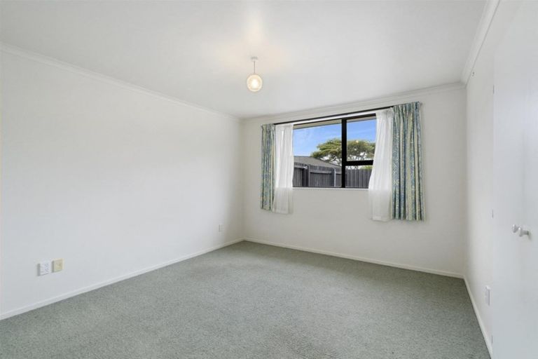 Photo of property in 2/27 Aberfoyle Place, Parklands, Christchurch, 8083