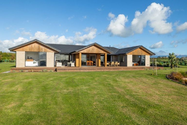 Photo of property in 132 Henwood Road, Paraite, New Plymouth, 4372