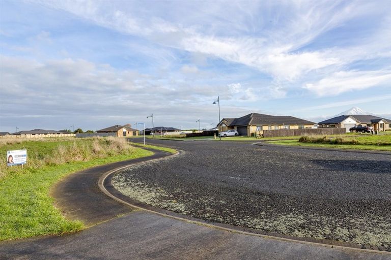 Photo of property in 2 Yulestar Place, Hawera, 4610