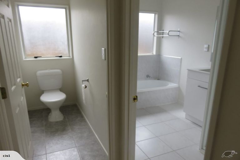 Photo of property in 21 Bard Place, Golflands, Auckland, 2013