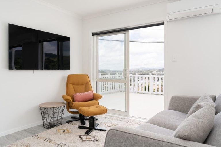 Photo of property in 17a The Drive, Tawa, Wellington, 5028