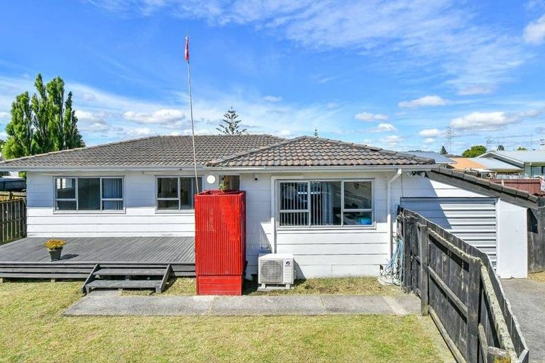 Photo of property in 2/3 Secretariat Place, Randwick Park, Auckland, 2105