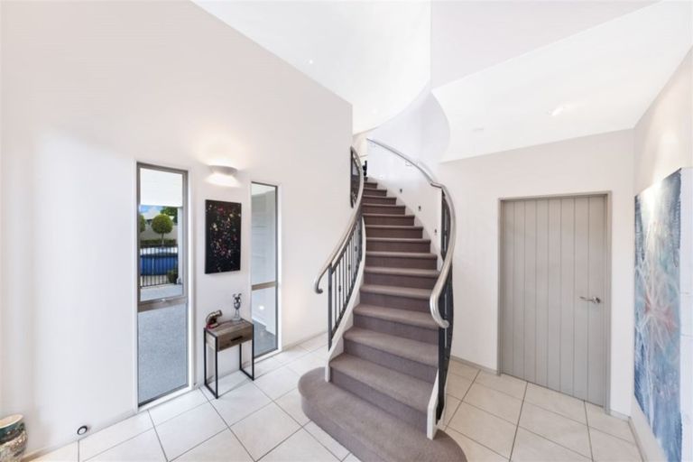 Photo of property in 51 Strowan Road, Strowan, Christchurch, 8052