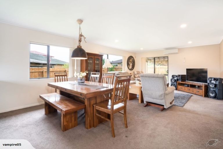 Photo of property in 8 Sid Place, Mangere, Auckland, 2022