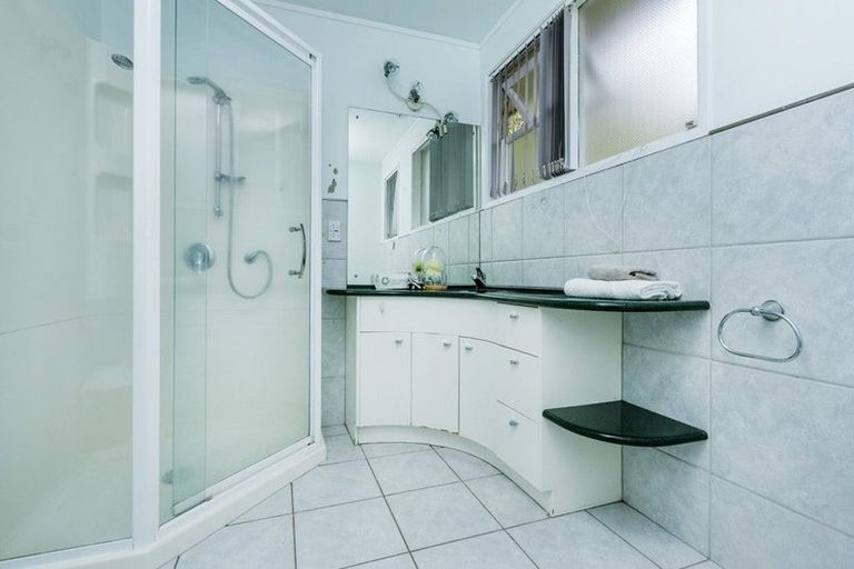 Photo of property in 70 Chivalry Road, Glenfield, Auckland, 0629