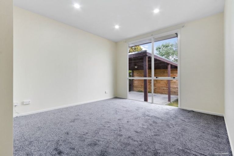 Photo of property in 2/8 Cameron Place, Ranui, Auckland, 0612