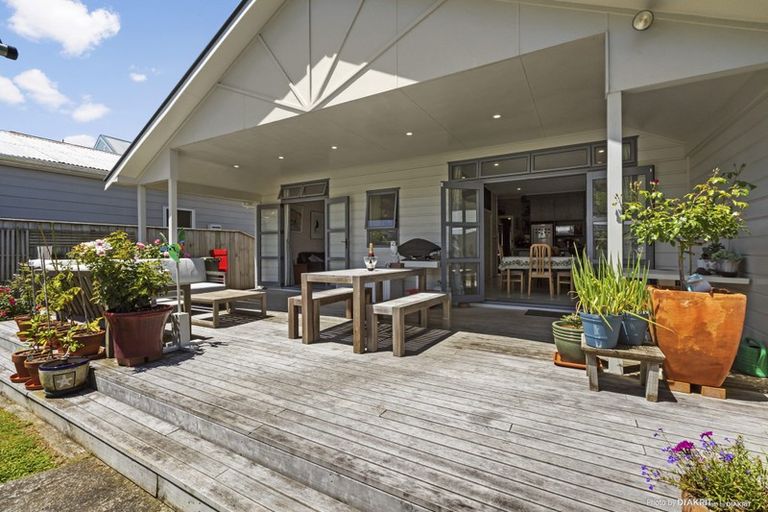 Photo of property in 288 The Parade, Island Bay, Wellington, 6023