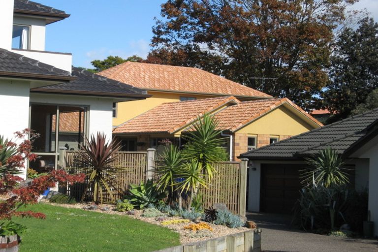 Photo of property in 39 Byblos Place, The Gardens, Auckland, 2105