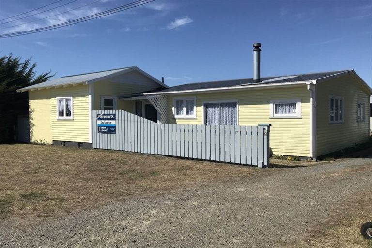 Photo of property in 10 Flagstaff Street, Foxton Beach, Foxton, 4815