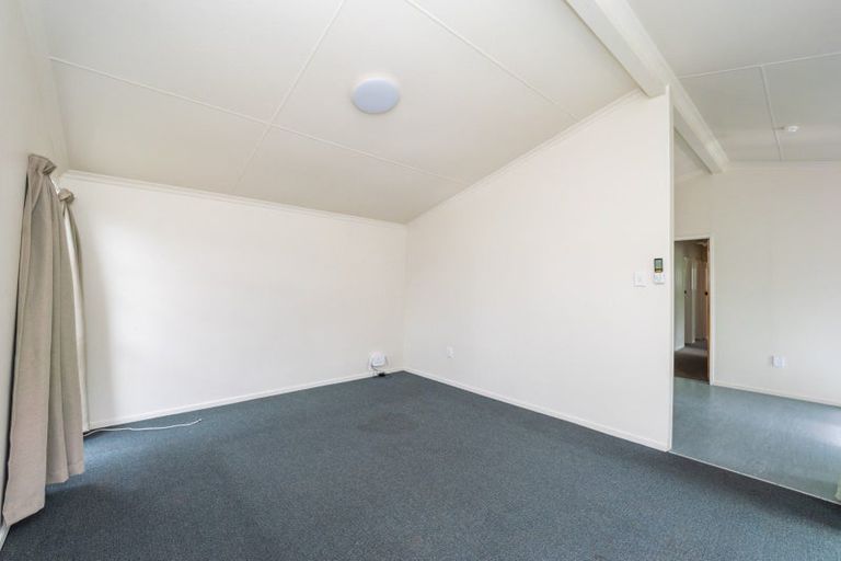Photo of property in 9 Crewe Crescent, Hokowhitu, Palmerston North, 4410