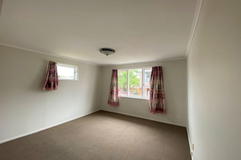 Photo of property in 4 Harding Avenue, Te Atatu South, Auckland, 0610