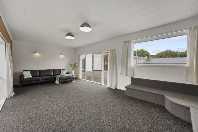 Photo of property in 21 Hall Grove, Ebdentown, Upper Hutt, 5018