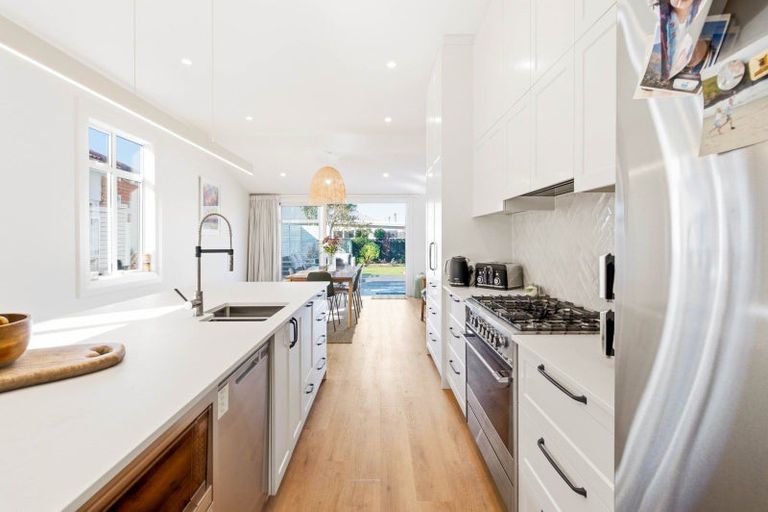 Photo of property in 55 Hargest Crescent, Saint Kilda, Dunedin, 9012