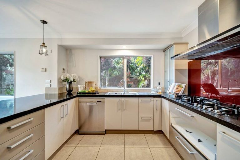 Photo of property in 23 Laurel Oak Drive, Schnapper Rock, Auckland, 0632