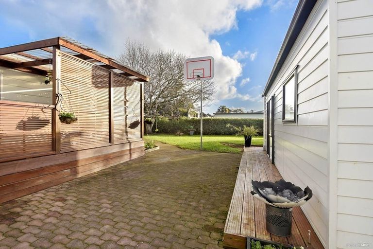 Photo of property in 114 Racecourse Road, Waiuku, 2123