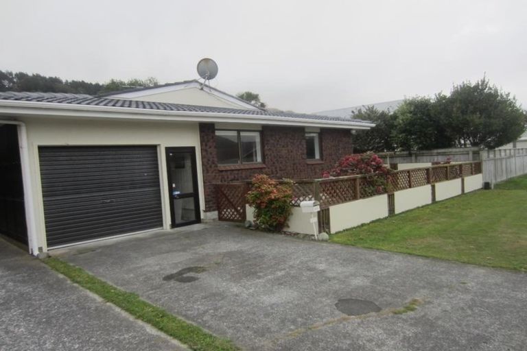 Photo of property in 1/3 Rossiter Street, Tawa, Wellington, 5028