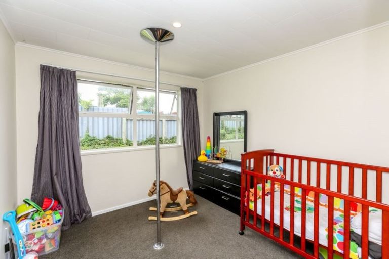 Photo of property in 8a Elm Grove, Westown, New Plymouth, 4310