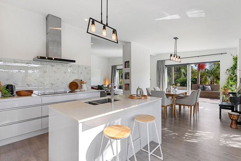 Photo of property in 104 Glendhu Road, Bayview, Auckland, 0629