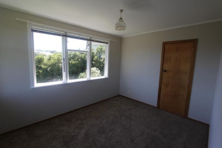 Photo of property in 33 Castor Crescent, Cannons Creek, Porirua, 5024