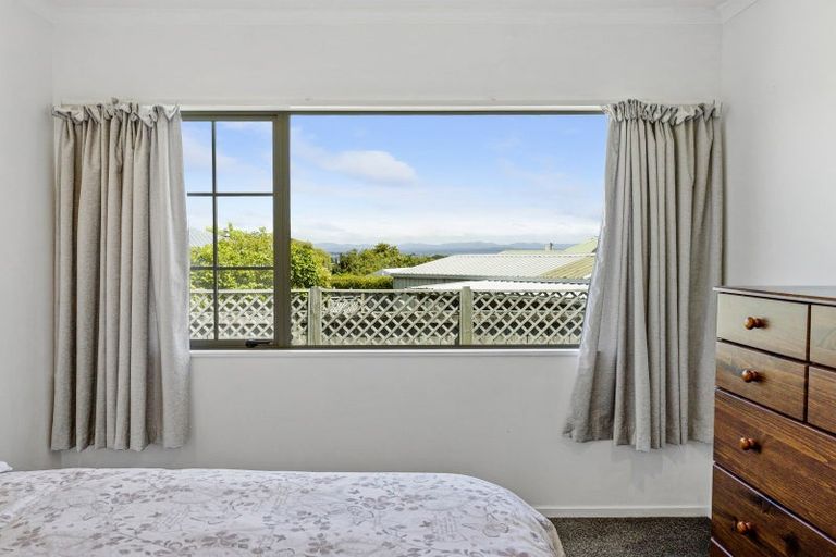 Photo of property in 28 Lakeridge Close, Rangatira Park, Taupo, 3330