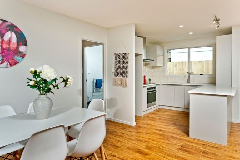 Photo of property in 22 Glastron Place, Bayview, Auckland, 0629