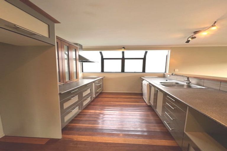 Photo of property in 1/13a Kitewao Street, Northcote, Auckland, 0627