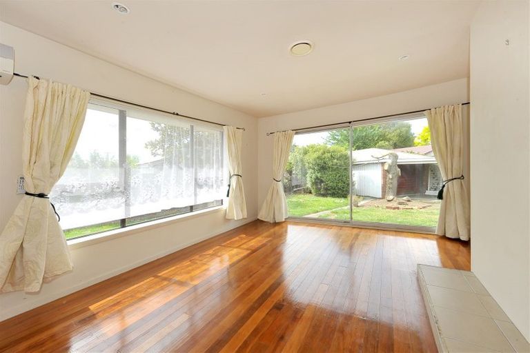 Photo of property in 8 Dalton Place, Burnside, Christchurch, 8053