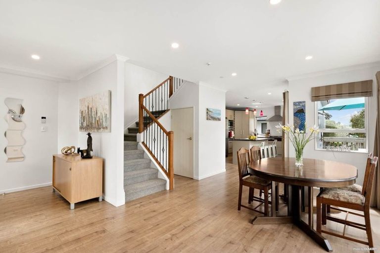 Photo of property in 687a Beach Road, Rothesay Bay, Auckland, 0630