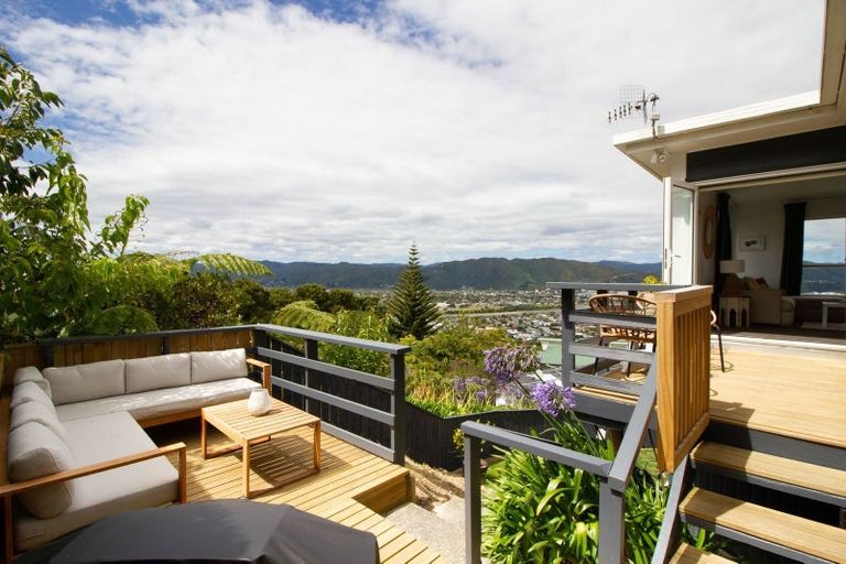 Photo of property in 1 Jacaranda Grove, Maungaraki, Lower Hutt, 5010