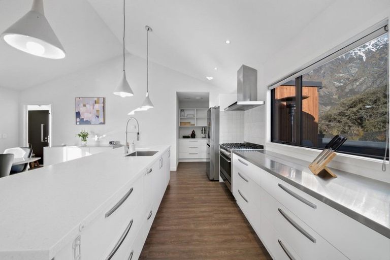 Photo of property in 10 Falconer Rise, Jacks Point, Queenstown, 9371