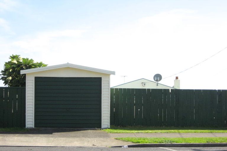 Photo of property in 14 Hine Street, New Plymouth, 4310
