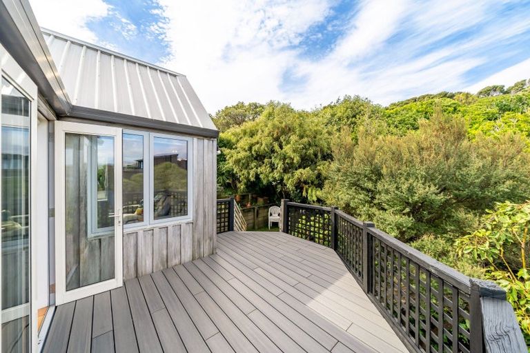 Photo of property in 1 Roys Road, Plimmerton, Porirua, 5026
