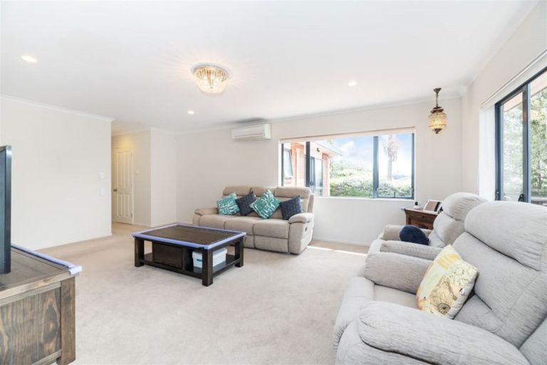Photo of property in 10 Roy Maloney Drive, Henderson, Auckland, 0612