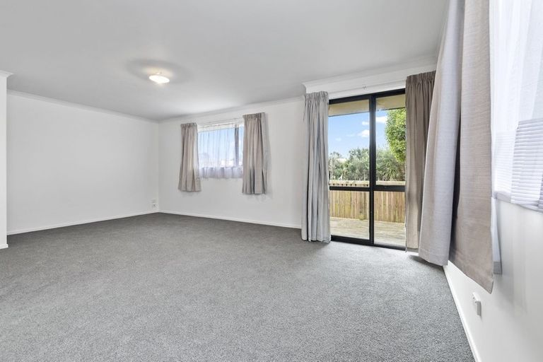 Photo of property in 2/57 Redcrest Avenue, Red Hill, Papakura, 2110